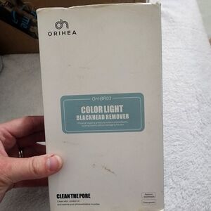 Color Light Blackhead Remover - White